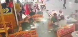 Gaziosmanpaşa'da motosiklet kafeteryaya daldı! O anlar saniye saniye güvenlik kamerasına yansıdı