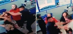 Marketteki kasa sırası tartışmasında 3 kişiyi darbetti! O anlar kameraya böyle yansıdı