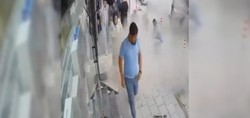Vatandaşlar korku dolu anlar yaşadı! Malatya'da iş makinesi yüklü TIR'ın lastiği bomba gibi böyle patladı