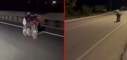 Motosikleti yüzüstü uzanarak kullanmıştı! Ölüme meydan okuduğu anlarla sosyal medyada şov yapan sürücü yakayı ele verdi