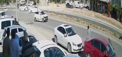Adıyaman'da 4 kişinin yaralandığı feci kaza güvenlik kamerasına yansıdı