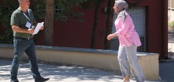 Kimliğini unutan öğrenci önce ağladı, sonra bayıldı, son anda sınava yetişti! Şanlıurfa'da kız öğrencinin zor anları kamerada