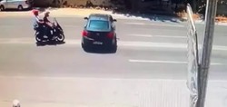 Tekirdağ'da feci kaza kamerada: U dönüşü yapan otomobille motosiklet böyle çarpıştı