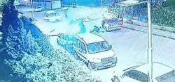 Malatya'da feci kaza kamerada: Kontrolden çıkan motosiklet otomobilin altına girdi
