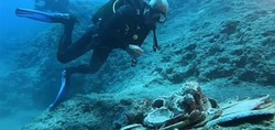 Bakan Ersoy, Akdeniz’in 2 bin yıllık su altı hazinesine dalış yaptı. O anlar kameraya böyle yansıdı