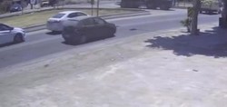 Hatay'da feci kaza! Havada metrelerce uçan otomobil 2 araca çarparak durabildi. Kaza anı saniye saniye kameraya yansıdı
