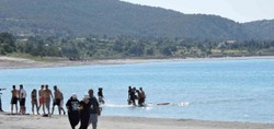 Salda Gölü’nde can pazarı! Genç kız ölümle burun buruna geldi