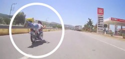 Motosikletle yaptığı yürekleri ağza getirdi! Bu kadarı ‘pes’ dedirtti