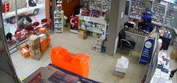 Bursa'da eczane önünde dehşet! Kadına saldırdı, kıyafetlerini çıkarmaya çalıştı