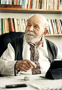 Doğum gününü Nazım Hikmet'in gömleğini giyerek kutlamıştı