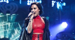 Demi Lovato balayı kareleriyle nefes kesti