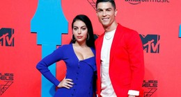 Georgina Rodriguez'in fotoğrafları Suudi Arabistan'ı salladı! Havuz başında bikinisiyle güneşin keyfini çıkardı