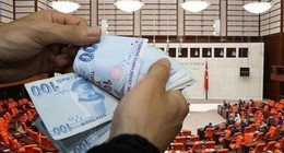 Emeklinin ocak ayı maaş zammı netleşiyor. TÜİK eylül ayı enflasyon rakamlarını açıkladı üç aylık zam oranları belli oldu. Emeklilere ocak ayında ne kadar zam verilecek?