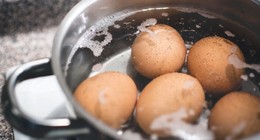 Yumurta tüketenler dikkat: Bu iki yöntem sayesinde yumurtanın bozuk olup olmadığını ayırt etmeniz mümkün. İşte o hayat kurtaran pratik yöntemler