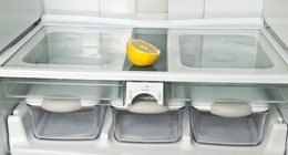 Çarpıcı gerçeği öğrenmeye hazır olun: Meğer yıllarca büyük hata yapmışız. Dilimlenmiş limonu buzdolabına koyanlar yandı. Dilimlenmiş limonu buzdolabına koymak hayatınızı kabusa çevirebilir