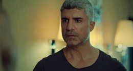 Özcan Deniz senaryosunun çalındığını iddia etti! Paylaşımdaki detay diziyi ele verdi. O dizi yayından kaldırılacak mı?