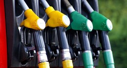 Akaryakıt fiyatları güncellendi. Benzine ve motorine indirim geldi mi. İstanbul Ankara İzmir güncel akaryakıt fiyatları ne oldu? 27 Mart Pazartesi Güncel Akaryakıt fiyatları