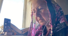 Türkiye bu kadını konuşacak! 68 yaşında ama yaptığı takdir toplayacak. 2 çocuğu 3 torunu olan Ayşen Arda İşçi, üniversite eğitimine köyden online devam ediyor