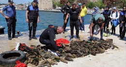 Denizin dibinden çıkanlar yine hayrete düşürdü!  Türkiye Çevre Haftası kapsamında yapılan deniz dibi temizliğinde takma diş bile çıkartıldı