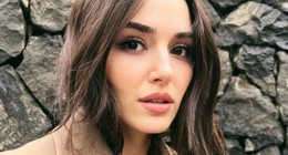 Hande Erçel eteğini kaldırıp iç çamaşırını gösterince gündem oldu! Ünlü oyuncunun pozları tepki çekti