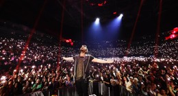 Tarkan Avrupa turnesinde Londra O2 Arena'yı salladı. Bir ilke imza attı
