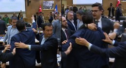 Meclis'te gerginlik: AK Parti ve CHP'li meclis üyeleri arasında tartışma çıktı