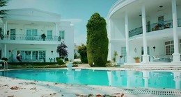 Fiyatını öğrenenler inanamıyor! Medcezir dizisine ev sahipliği yapan lüks villa satışa çıkarıldı