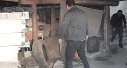 Kastamonu'da polis kötü koku üzerine eve girdi: Define tüneli ortaya çıktı