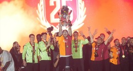 Yenikapı'da Galatasaray izdihamı! Şampiyonluk kutlamasına damga vuran kareler