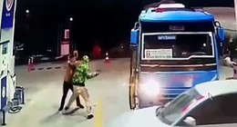 Ortalık savaş alanına döndü. Dolmuş şoförlerinden hatlarına dahil edilen otobüslere saldırı