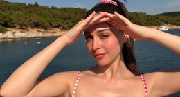 Cemre Baysel'den nefes kesen bikinili pozlar