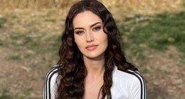 Doğal halini gören herkes aynı yorumu yapıyor! Fahriye Evcen makyajsız halini paylaştı