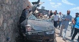 Hafriyat kamyonu lüks otomobili biçti. Yol kan gölüne döndü