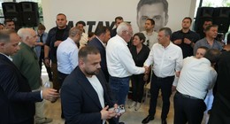 Ferdi Zeyrek son yolculuğuna uğurlandı. Özel ve beraberindekiler taziye kabulüne başladı