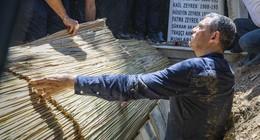Özgür Özel, Ferdi Zeyrek'in cenazesinde dostluk nasıl olur, vefa nedir dosta düşmana gösterdi
