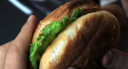 Türkiye'de yedi, İngiltere'de gündem oldu! Hamburger sosyal medyayı karıştırdı