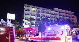 Alanya'da otelde yangın paniği! İki kişi hastanelik oldu, turistler çevredeki otellere yerleştirildi