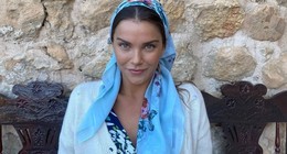 Beyaz bikinisiyle fiziğini sergiledi: Uzak Şehir’in Pakize’si Yaren Güldiken'in plaj pozları olay yarattı