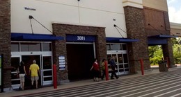 Markete idrarını yaptı! 10 bin dolarlık zarara neden oldu