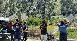 Emekli polis feci şekilde öldü