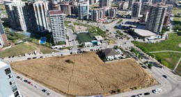 Milyon Dolarlık Gökdelenlere Direnen Çiftçi! Bursa Bu Görüntüyü Konuşuyor
