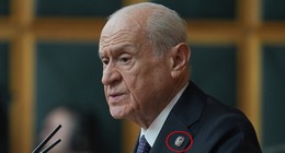 FLAŞ! Devlet Bahçeli rozeti ile mesaj verdi! İşte rozette yazanlar...