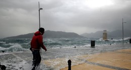 Dikkat! Meteoroloji'den 2 bölge için kuvvetli rüzgar ve fırtına uyarısı
