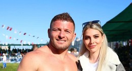 İsmail Balaban ile evli olan İlayda Şeker'den karnı burnunda pozlar
