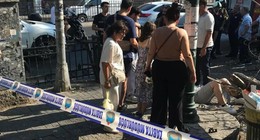 İstanbul'da yayaların üzerine devrildi! Neye uğradıklarını şaşırdılar