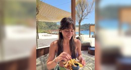 Sıla Türkoğlu’ndan aşk dolu tatil pozları! Paylaşımlara doyamadı