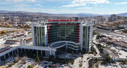 Hastanede skandal! Doktorların imzasını kullanarak yüzlerce ilaç yazmış