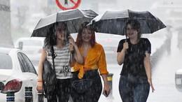 Meteoroloji'den sağanak ve fırtına uyarısı! Marmara için saat verdi