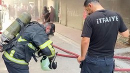 Mobilya deposunda yangın meydana geldi! Panik yarattı