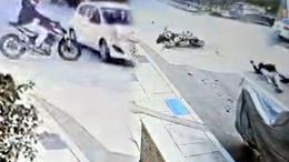 Feci kaza! Motosiklet sürücüsü can verdi